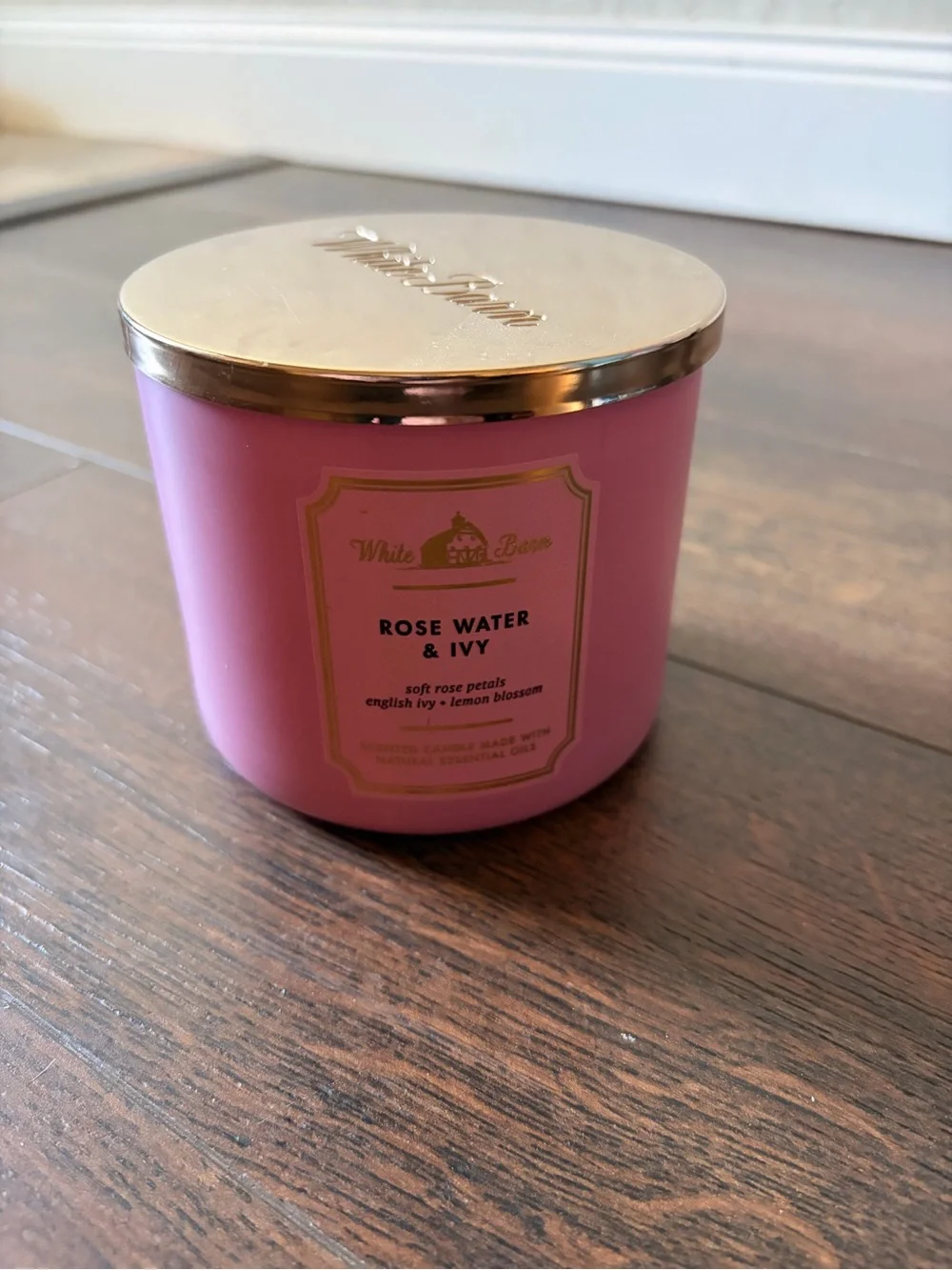 White Barn Rose Water & Ivy Candle - Pink with Gold Lid